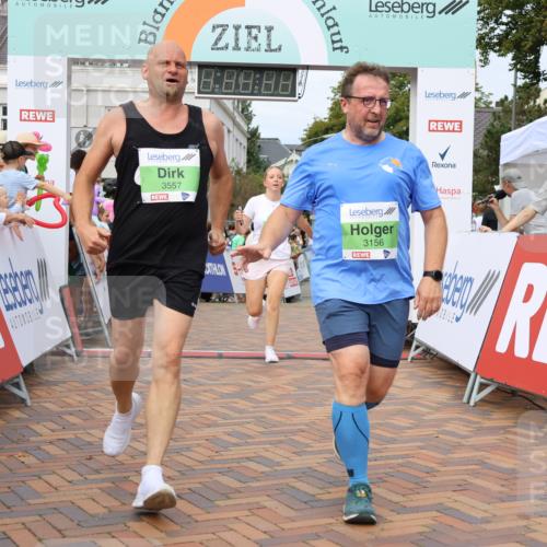 31.08.2025 - 21. Blankeneser Heldenlauf Strokosch-Dieckow http://msf.ph/oto/8662043 31.08.2025 11:22:52 Ziel 3156, 3557, 3555 meine-sportfotos.de