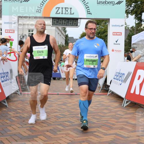 31.08.2025 - 21. Blankeneser Heldenlauf Strokosch-Dieckow http://msf.ph/oto/8662058 31.08.2025 11:22:52 Ziel 3156, 3557, 3555 meine-sportfotos.de