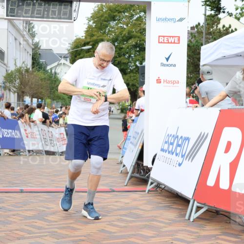 31.08.2025 - 21. Blankeneser Heldenlauf Strokosch-Dieckow http://msf.ph/oto/8662142 31.08.2025 11:24:49 Ziel 3642, 3640 meine-sportfotos.de