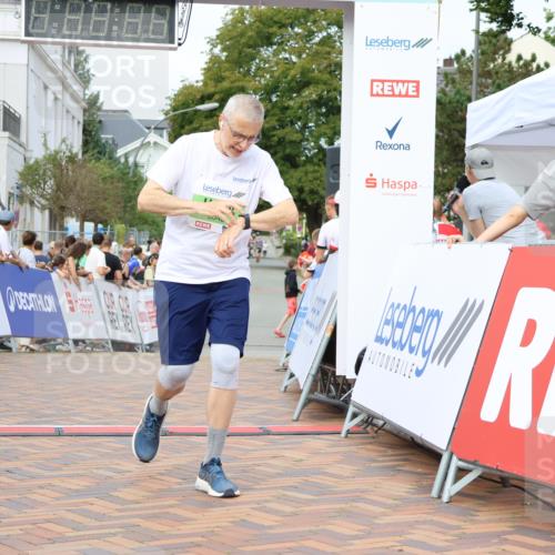 31.08.2025 - 21. Blankeneser Heldenlauf Strokosch-Dieckow http://msf.ph/oto/8662150 31.08.2025 11:24:49 Ziel 3642, 3640 meine-sportfotos.de