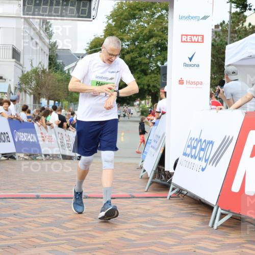 31.08.2025 - 21. Blankeneser Heldenlauf Strokosch-Dieckow http://msf.ph/oto/8662166 31.08.2025 11:24:49 Ziel 3642, 3640 meine-sportfotos.de