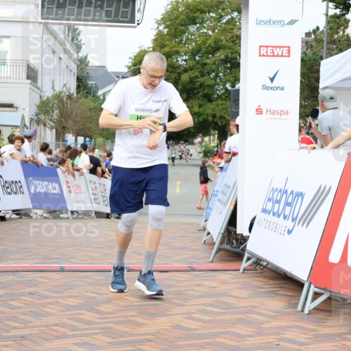 31.08.2025 - 21. Blankeneser Heldenlauf Strokosch-Dieckow http://msf.ph/oto/8662175 31.08.2025 11:24:49 Ziel 3642, 3640 meine-sportfotos.de