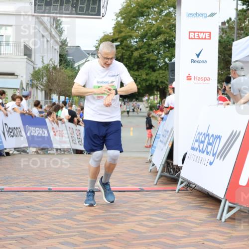 31.08.2025 - 21. Blankeneser Heldenlauf Strokosch-Dieckow http://msf.ph/oto/8662184 31.08.2025 11:24:49 Ziel 3642, 3640 meine-sportfotos.de