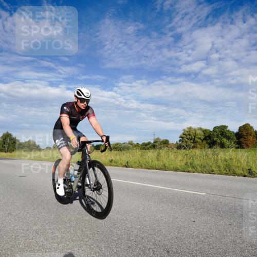 31.08.2025 - Elbe Triathlon Hamburg Michael Burmester http://msf.ph/oto/8662225 31.08.2025 09:17:59 Radfahren 184, 244, 382 meine-sportfotos.de