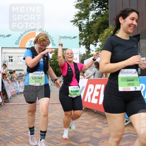 31.08.2025 - 21. Blankeneser Heldenlauf Strokosch-Dieckow http://msf.ph/oto/8662243 31.08.2025 11:22:28 Ziel 3682, 3351, 3353 meine-sportfotos.de