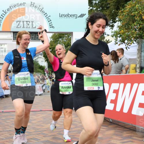 31.08.2025 - 21. Blankeneser Heldenlauf Strokosch-Dieckow http://msf.ph/oto/8662298 31.08.2025 11:22:27 Ziel 3682, 3351, 3353 meine-sportfotos.de