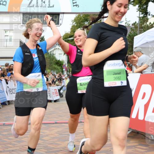 31.08.2025 - 21. Blankeneser Heldenlauf Strokosch-Dieckow http://msf.ph/oto/8662313 31.08.2025 11:22:27 Ziel 3682, 3351, 3353 meine-sportfotos.de