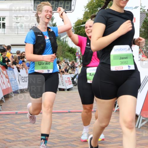 31.08.2025 - 21. Blankeneser Heldenlauf Strokosch-Dieckow http://msf.ph/oto/8662319 31.08.2025 11:22:27 Ziel 3682, 3351, 3353 meine-sportfotos.de