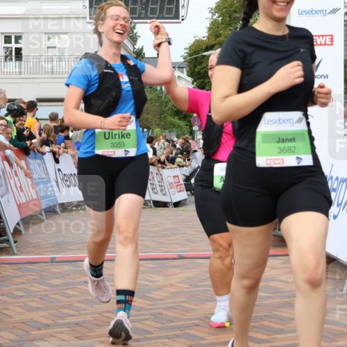 31.08.2025 - 21. Blankeneser Heldenlauf Strokosch-Dieckow http://msf.ph/oto/8662328 31.08.2025 11:22:27 Ziel 3682, 3351, 3353 meine-sportfotos.de