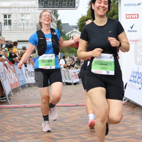 31.08.2025 - 21. Blankeneser Heldenlauf Strokosch-Dieckow http://msf.ph/oto/8662343 31.08.2025 11:22:27 Ziel 3682, 3351, 3353 meine-sportfotos.de