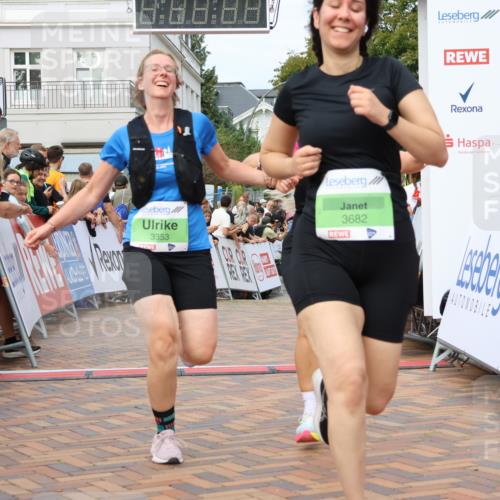 31.08.2025 - 21. Blankeneser Heldenlauf Strokosch-Dieckow http://msf.ph/oto/8662354 31.08.2025 11:22:27 Ziel 3682, 3351, 3353 meine-sportfotos.de