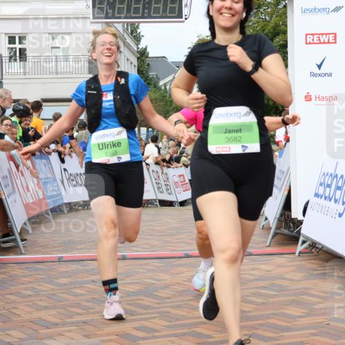 31.08.2025 - 21. Blankeneser Heldenlauf Strokosch-Dieckow http://msf.ph/oto/8662364 31.08.2025 11:22:27 Ziel 3682, 3351, 3353 meine-sportfotos.de