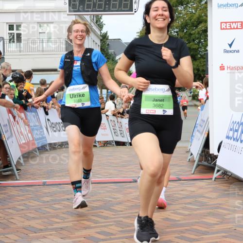 31.08.2025 - 21. Blankeneser Heldenlauf Strokosch-Dieckow http://msf.ph/oto/8662379 31.08.2025 11:22:27 Ziel 3682, 3351, 3353 meine-sportfotos.de