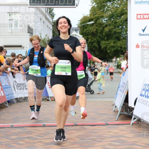 31.08.2025 - 21. Blankeneser Heldenlauf Strokosch-Dieckow http://msf.ph/oto/8662389 31.08.2025 11:22:26 Ziel 3682, 3351, 3353 meine-sportfotos.de