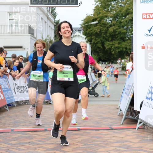 31.08.2025 - 21. Blankeneser Heldenlauf Strokosch-Dieckow http://msf.ph/oto/8662399 31.08.2025 11:22:26 Ziel 3682, 3351, 3353 meine-sportfotos.de