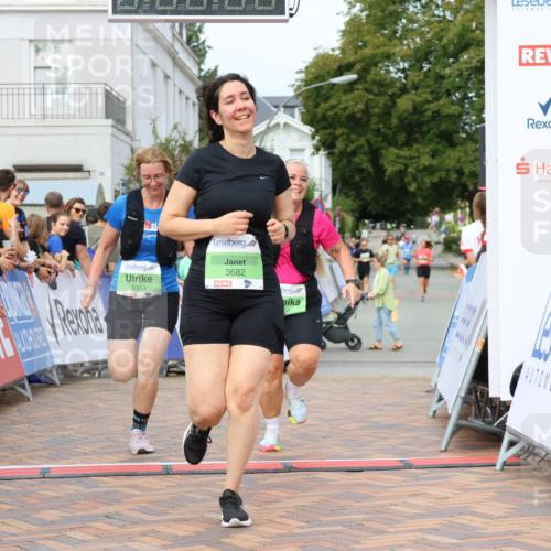 31.08.2025 - 21. Blankeneser Heldenlauf Strokosch-Dieckow http://msf.ph/oto/8662407 31.08.2025 11:22:26 Ziel 3682, 3351, 3353 meine-sportfotos.de