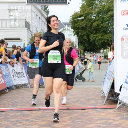 31.08.2025 - 21. Blankeneser Heldenlauf Strokosch-Dieckow http://msf.ph/oto/8662416 31.08.2025 11:22:26 Ziel 3682, 3351, 3353 meine-sportfotos.de