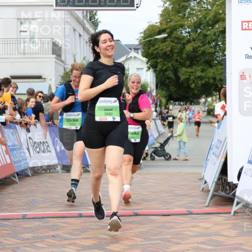 31.08.2025 - 21. Blankeneser Heldenlauf Strokosch-Dieckow http://msf.ph/oto/8662424 31.08.2025 11:22:26 Ziel 3682, 3351, 3353 meine-sportfotos.de