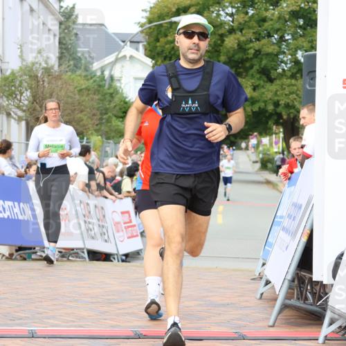 31.08.2025 - 21. Blankeneser Heldenlauf Strokosch-Dieckow http://msf.ph/oto/8662427 31.08.2025 11:24:31 Ziel 3177, 3188 meine-sportfotos.de