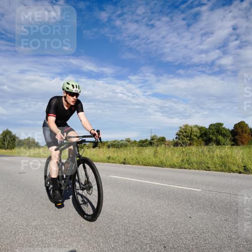 31.08.2025 - Elbe Triathlon Hamburg Michael Burmester http://msf.ph/oto/8662431 31.08.2025 09:21:47 Radfahren 229, 255, 276, 300, 402, 468 meine-sportfotos.de