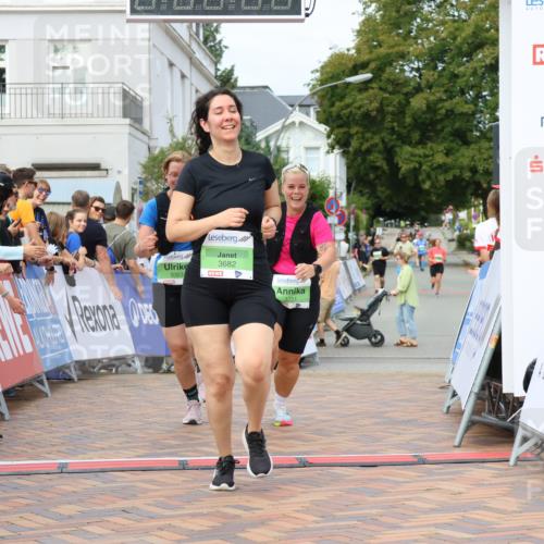 31.08.2025 - 21. Blankeneser Heldenlauf Strokosch-Dieckow http://msf.ph/oto/8662440 31.08.2025 11:22:25 Ziel 3682, 3351, 3353 meine-sportfotos.de