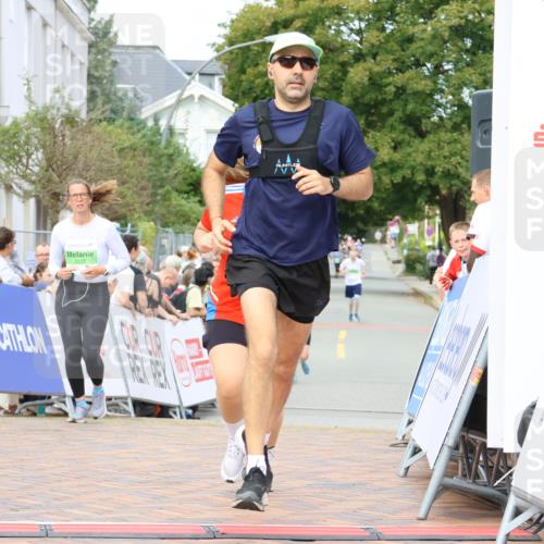 31.08.2025 - 21. Blankeneser Heldenlauf Strokosch-Dieckow http://msf.ph/oto/8662443 31.08.2025 11:24:31 Ziel 3177, 3188 meine-sportfotos.de