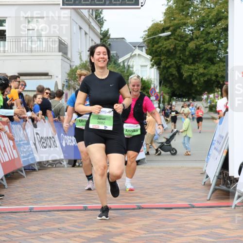 31.08.2025 - 21. Blankeneser Heldenlauf Strokosch-Dieckow http://msf.ph/oto/8662448 31.08.2025 11:22:25 Ziel 3682, 3351, 3353 meine-sportfotos.de