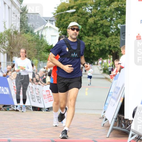31.08.2025 - 21. Blankeneser Heldenlauf Strokosch-Dieckow http://msf.ph/oto/8662476 31.08.2025 11:24:31 Ziel 3177, 3188 meine-sportfotos.de