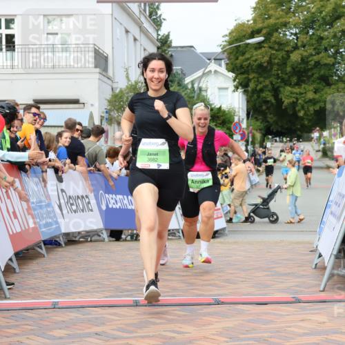 31.08.2025 - 21. Blankeneser Heldenlauf Strokosch-Dieckow http://msf.ph/oto/8662477 31.08.2025 11:22:25 Ziel 3682, 3351, 3353 meine-sportfotos.de
