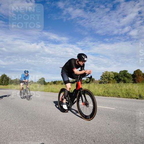 31.08.2025 - Elbe Triathlon Hamburg Michael Burmester http://msf.ph/oto/8662505 31.08.2025 09:23:03 Radfahren 325, 386, 406, 429, 575 meine-sportfotos.de