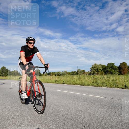 31.08.2025 - Elbe Triathlon Hamburg Michael Burmester http://msf.ph/oto/8662516 31.08.2025 09:23:14 Radfahren 270, 472, 508, 521 meine-sportfotos.de