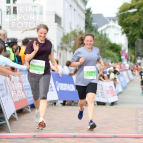 31.08.2025 - 21. Blankeneser Heldenlauf Strokosch-Dieckow http://msf.ph/oto/8662617 31.08.2025 11:24:08 Ziel 3101, 3100, 3099, 3659 meine-sportfotos.de