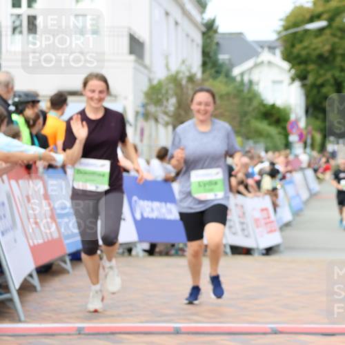 31.08.2025 - 21. Blankeneser Heldenlauf Strokosch-Dieckow http://msf.ph/oto/8662628 31.08.2025 11:24:07 Ziel 3101, 3100, 3099, 3659 meine-sportfotos.de