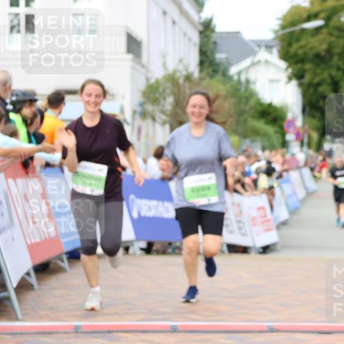 31.08.2025 - 21. Blankeneser Heldenlauf Strokosch-Dieckow http://msf.ph/oto/8662634 31.08.2025 11:24:07 Ziel 3101, 3100, 3099, 3659 meine-sportfotos.de