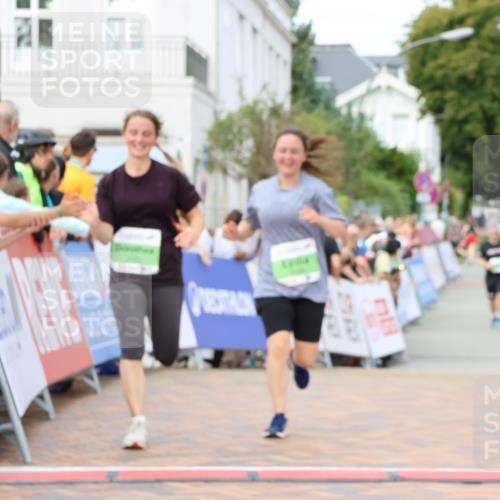 31.08.2025 - 21. Blankeneser Heldenlauf Strokosch-Dieckow http://msf.ph/oto/8662641 31.08.2025 11:24:07 Ziel 3101, 3100, 3099, 3659 meine-sportfotos.de
