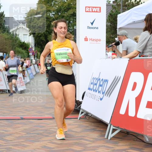 31.08.2025 - 21. Blankeneser Heldenlauf Strokosch-Dieckow http://msf.ph/oto/8662688 31.08.2025 11:24:05 Ziel 3101, 3100, 3099, 3659 meine-sportfotos.de