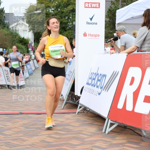 31.08.2025 - 21. Blankeneser Heldenlauf Strokosch-Dieckow http://msf.ph/oto/8662713 31.08.2025 11:24:05 Ziel 3101, 3100, 3099, 3659 meine-sportfotos.de