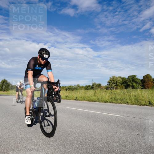 31.08.2025 - Elbe Triathlon Hamburg Michael Burmester http://msf.ph/oto/8662714 31.08.2025 09:26:00 Radfahren 301, 523, 525, 551, 554, 579 meine-sportfotos.de