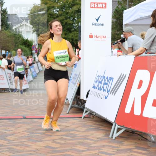 31.08.2025 - 21. Blankeneser Heldenlauf Strokosch-Dieckow http://msf.ph/oto/8662720 31.08.2025 11:24:05 Ziel 3101, 3100, 3099, 3659 meine-sportfotos.de