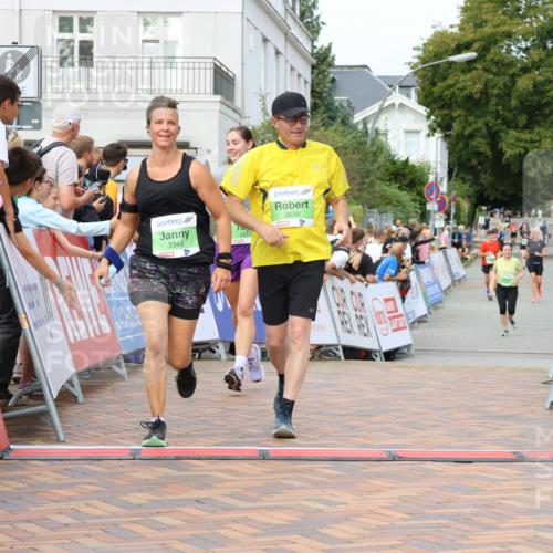 31.08.2025 - 21. Blankeneser Heldenlauf Strokosch-Dieckow http://msf.ph/oto/8662758 31.08.2025 11:22:01 Ziel 3344, 3639, 3413 meine-sportfotos.de