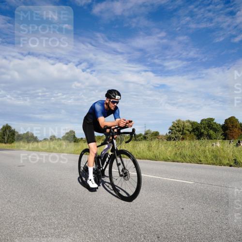 31.08.2025 - Elbe Triathlon Hamburg Michael Burmester http://msf.ph/oto/8662852 31.08.2025 09:28:22 Radfahren 281, 562, 567, 590, 645, 648, 672 meine-sportfotos.de