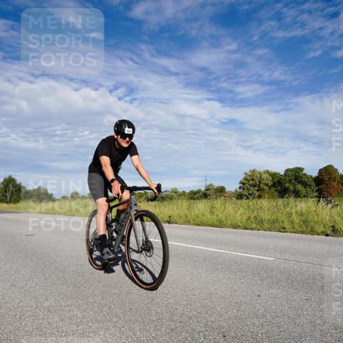 31.08.2025 - Elbe Triathlon Hamburg Michael Burmester http://msf.ph/oto/8662886 31.08.2025 09:28:48 Radfahren 249, 274, 298, 361, 466, 519, 715, 723 meine-sportfotos.de