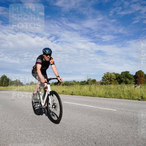 31.08.2025 - Elbe Triathlon Hamburg Michael Burmester http://msf.ph/oto/8662917 31.08.2025 09:29:20 Radfahren 357, 566, 770 meine-sportfotos.de