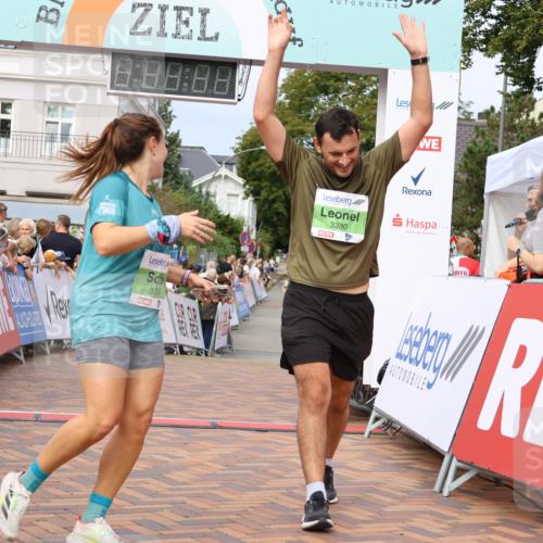 31.08.2025 - 21. Blankeneser Heldenlauf Strokosch-Dieckow http://msf.ph/oto/8662948 31.08.2025 11:02:34 Ziel 3380, 3379, 3135, 3136, 3406, 3727 meine-sportfotos.de