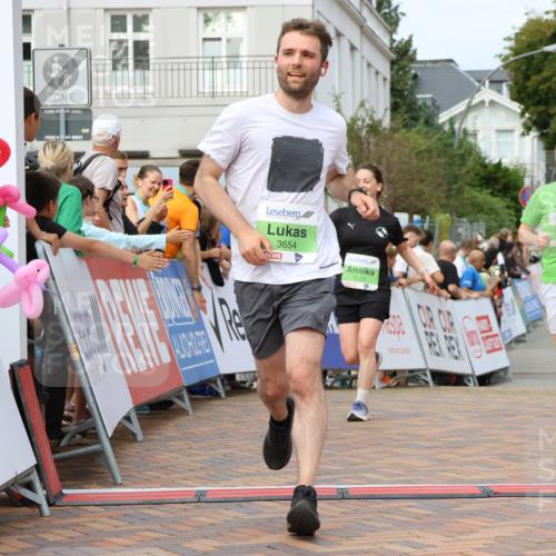 31.08.2025 - 21. Blankeneser Heldenlauf Strokosch-Dieckow http://msf.ph/oto/8662964 31.08.2025 11:21:39 Ziel 3145, 3110, 3111, 3654 meine-sportfotos.de