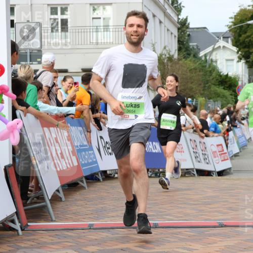 31.08.2025 - 21. Blankeneser Heldenlauf Strokosch-Dieckow http://msf.ph/oto/8662971 31.08.2025 11:21:39 Ziel 3145, 3110, 3111, 3654 meine-sportfotos.de