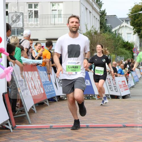 31.08.2025 - 21. Blankeneser Heldenlauf Strokosch-Dieckow http://msf.ph/oto/8662986 31.08.2025 11:21:39 Ziel 3145, 3110, 3111, 3654 meine-sportfotos.de