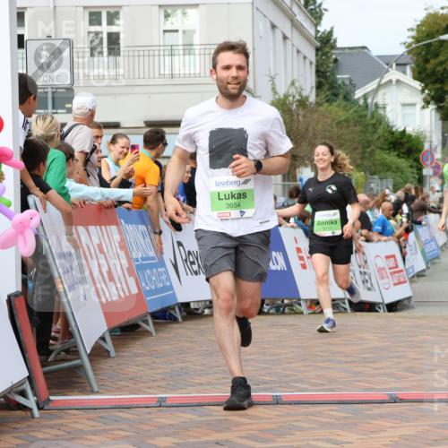 31.08.2025 - 21. Blankeneser Heldenlauf Strokosch-Dieckow http://msf.ph/oto/8663000 31.08.2025 11:21:39 Ziel 3145, 3110, 3111, 3654 meine-sportfotos.de