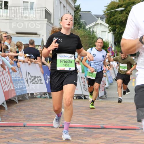 31.08.2025 - 21. Blankeneser Heldenlauf Strokosch-Dieckow http://msf.ph/oto/8663130 31.08.2025 11:02:29 Ziel 3380, 3379, 3135, 3136, 3406, 3484, 3727 meine-sportfotos.de