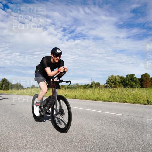 31.08.2025 - Elbe Triathlon Hamburg Michael Burmester http://msf.ph/oto/8663255 31.08.2025 09:34:55 Radfahren 264, 375, 422, 440, 537, 568, 606, 727 meine-sportfotos.de
